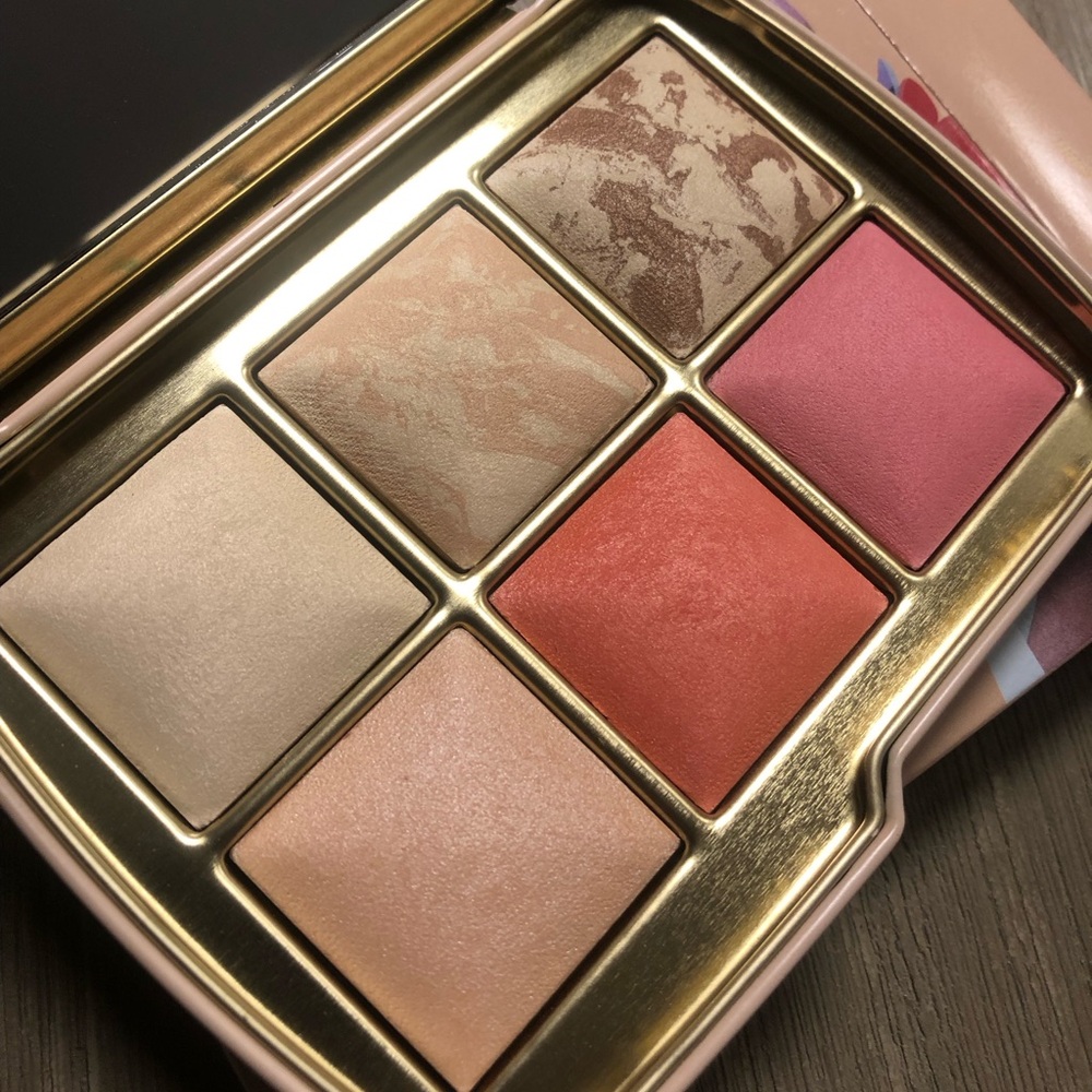Hourglass Deer Ambient Lighting Edit Palette